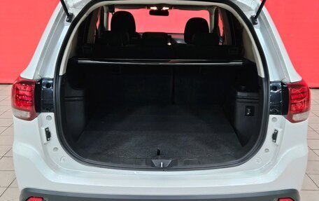 Mitsubishi Outlander III рестайлинг 3, 2019 год, 1 915 000 рублей, 19 фотография