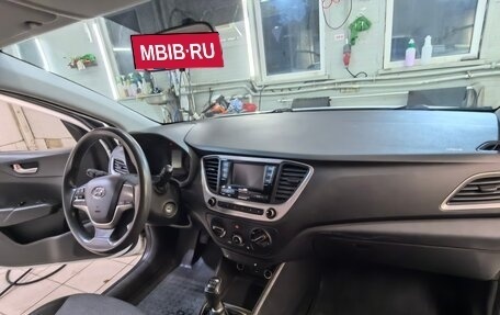 Hyundai Solaris II рестайлинг, 2017 год, 750 000 рублей, 4 фотография