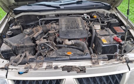 Mitsubishi Pajero Sport II рестайлинг, 2007 год, 999 000 рублей, 3 фотография