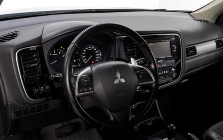 Mitsubishi Outlander III рестайлинг 3, 2014 год, 1 241 000 рублей, 10 фотография