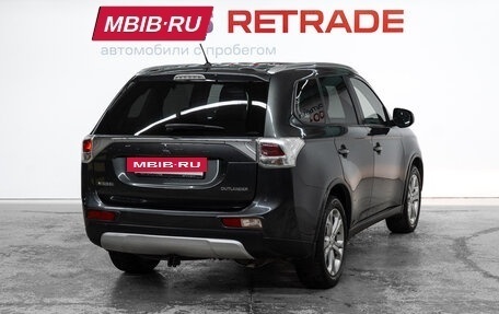 Mitsubishi Outlander III рестайлинг 3, 2014 год, 1 241 000 рублей, 6 фотография