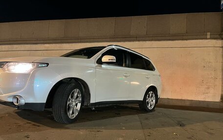 Mitsubishi Outlander III рестайлинг 3, 2013 год, 1 500 000 рублей, 1 фотография