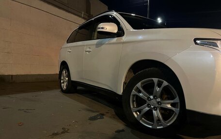 Mitsubishi Outlander III рестайлинг 3, 2013 год, 1 500 000 рублей, 5 фотография