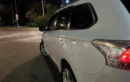 Mitsubishi Outlander III рестайлинг 3, 2013 год, 1 500 000 рублей, 8 фотография