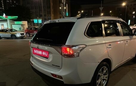 Mitsubishi Outlander III рестайлинг 3, 2013 год, 1 500 000 рублей, 7 фотография