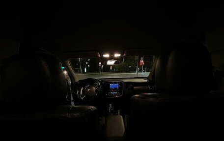 Mitsubishi Outlander III рестайлинг 3, 2013 год, 1 500 000 рублей, 11 фотография