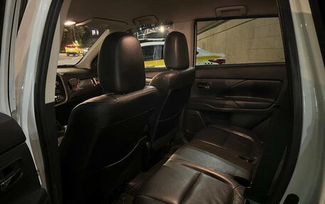 Mitsubishi Outlander III рестайлинг 3, 2013 год, 1 500 000 рублей, 14 фотография