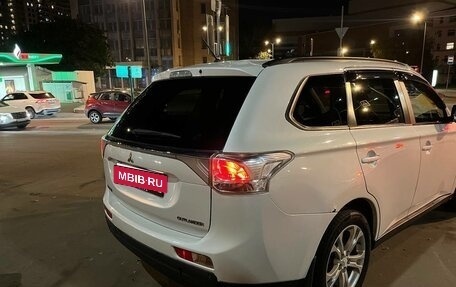 Mitsubishi Outlander III рестайлинг 3, 2013 год, 1 500 000 рублей, 10 фотография