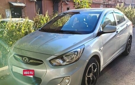Hyundai Solaris II рестайлинг, 2011 год, 780 000 рублей, 4 фотография