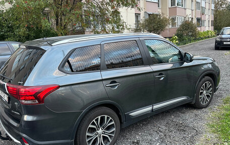 Mitsubishi Outlander III рестайлинг 3, 2015 год, 1 580 000 рублей, 4 фотография