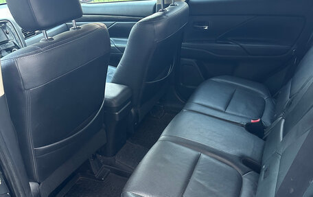 Mitsubishi Outlander III рестайлинг 3, 2015 год, 1 580 000 рублей, 11 фотография