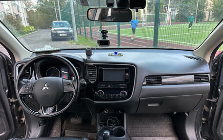 Mitsubishi Outlander III рестайлинг 3, 2015 год, 1 580 000 рублей, 8 фотография