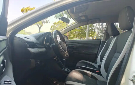 Toyota Yaris XP150 рестайлинг, 2022 год, 1 240 000 рублей, 9 фотография