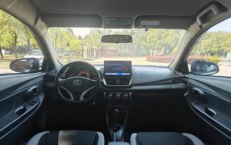 Toyota Yaris XP150 рестайлинг, 2022 год, 1 240 000 рублей, 15 фотография