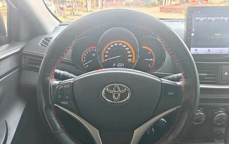 Toyota Yaris XP150 рестайлинг, 2022 год, 1 240 000 рублей, 12 фотография
