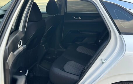 KIA K5, 2021 год, 2 390 000 рублей, 21 фотография