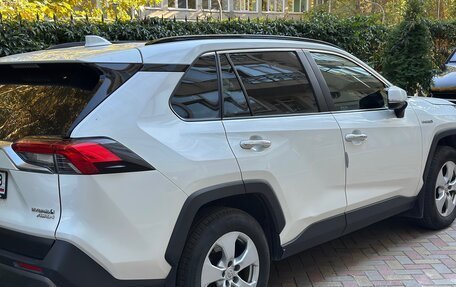 Toyota RAV4, 2021 год, 3 200 000 рублей, 7 фотография