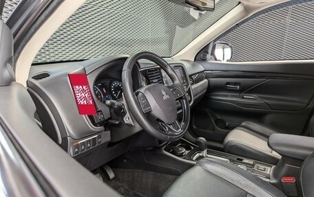 Mitsubishi Outlander III рестайлинг 3, 2018 год, 2 780 000 рублей, 15 фотография
