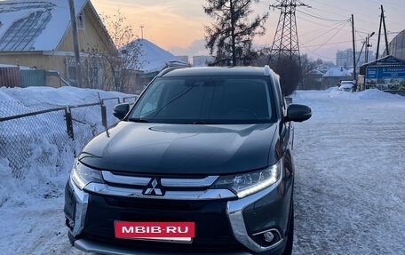 Mitsubishi Outlander III рестайлинг 3, 2018 год, 2 700 000 рублей, 2 фотография