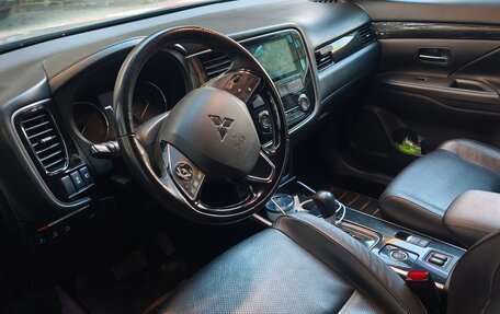 Mitsubishi Outlander III рестайлинг 3, 2018 год, 2 700 000 рублей, 7 фотография