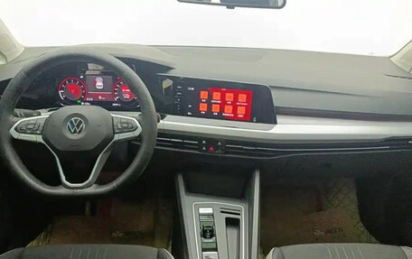 Volkswagen Golf VIII, 2021 год, 1 620 000 рублей, 8 фотография