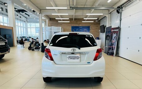 Toyota Vitz, 2014 год, 859 000 рублей, 5 фотография