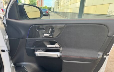 Mercedes-Benz GLB, 2019 год, 4 500 000 рублей, 28 фотография