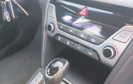 Hyundai Elantra VI рестайлинг, 2017 год, 1 350 000 рублей, 6 фотография