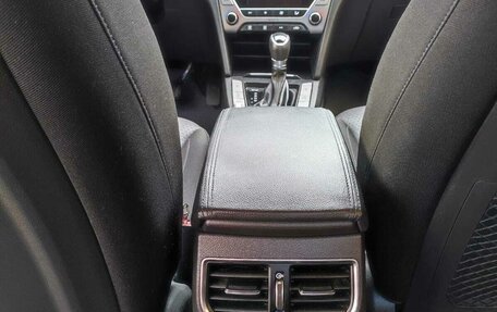 Hyundai Elantra VI рестайлинг, 2017 год, 1 350 000 рублей, 9 фотография