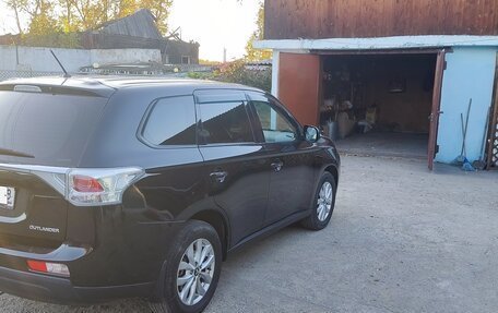 Mitsubishi Outlander III рестайлинг 3, 2013 год, 1 600 000 рублей, 5 фотография