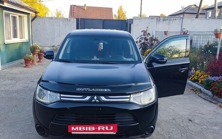 Mitsubishi Outlander III рестайлинг 3, 2013 год, 1 600 000 рублей, 4 фотография
