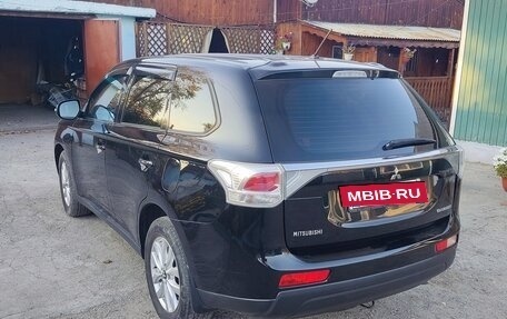 Mitsubishi Outlander III рестайлинг 3, 2013 год, 1 600 000 рублей, 3 фотография