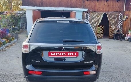 Mitsubishi Outlander III рестайлинг 3, 2013 год, 1 600 000 рублей, 6 фотография