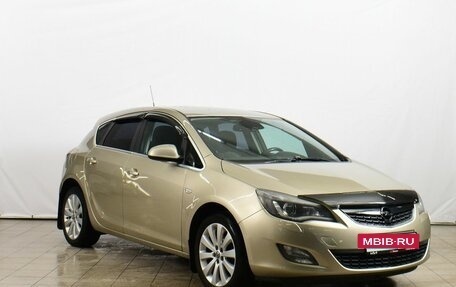 Opel Astra J, 2011 год, 639 000 рублей, 2 фотография