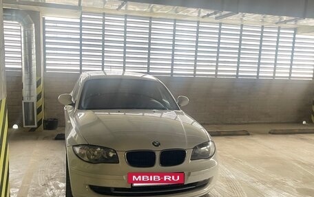 BMW 1 серия, 2010 год, 950 000 рублей, 4 фотография