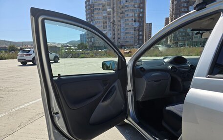 Toyota Vitz, 2001 год, 410 000 рублей, 5 фотография