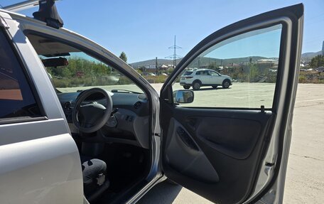 Toyota Vitz, 2001 год, 410 000 рублей, 4 фотография