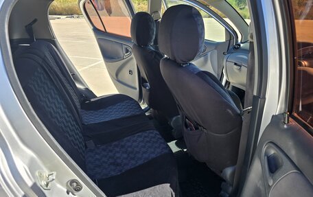 Toyota Vitz, 2001 год, 410 000 рублей, 18 фотография