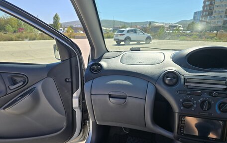 Toyota Vitz, 2001 год, 410 000 рублей, 17 фотография