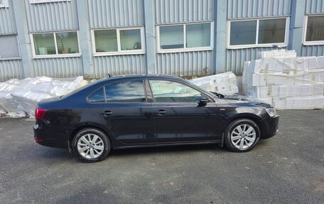 Volkswagen Jetta VI, 2013 год, 890 000 рублей, 3 фотография
