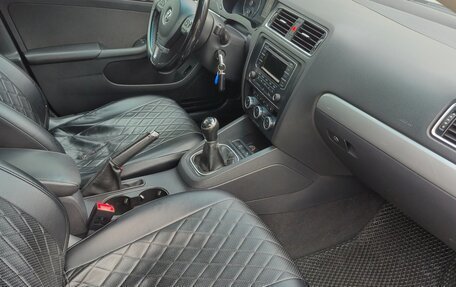 Volkswagen Jetta VI, 2013 год, 890 000 рублей, 10 фотография
