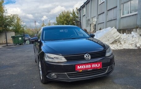 Volkswagen Jetta VI, 2013 год, 890 000 рублей, 2 фотография