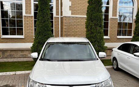 Mitsubishi Outlander III рестайлинг 3, 2014 год, 1 650 000 рублей, 4 фотография