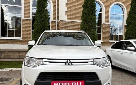Mitsubishi Outlander III рестайлинг 3, 2014 год, 1 650 000 рублей, 5 фотография