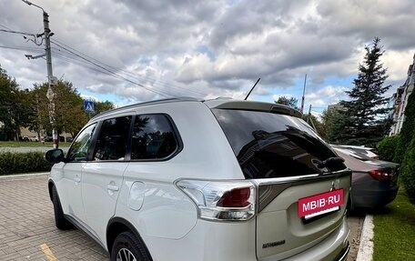Mitsubishi Outlander III рестайлинг 3, 2014 год, 1 650 000 рублей, 8 фотография