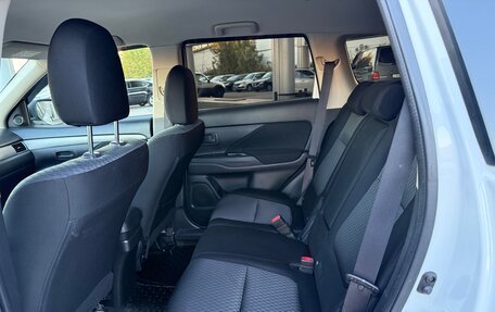 Mitsubishi Outlander III рестайлинг 3, 2015 год, 1 430 000 рублей, 11 фотография
