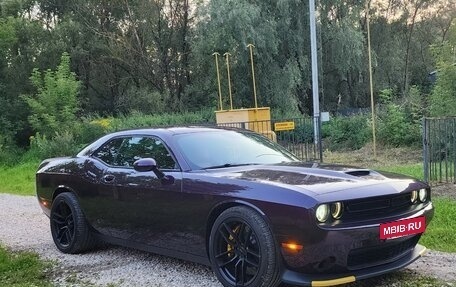 Dodge Challenger III рестайлинг 2, 2021 год, 4 500 000 рублей, 4 фотография