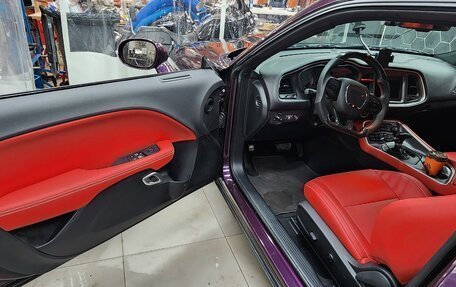 Dodge Challenger III рестайлинг 2, 2021 год, 4 500 000 рублей, 18 фотография