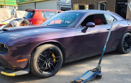Dodge Challenger III рестайлинг 2, 2021 год, 4 500 000 рублей, 16 фотография