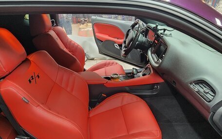 Dodge Challenger III рестайлинг 2, 2021 год, 4 500 000 рублей, 19 фотография